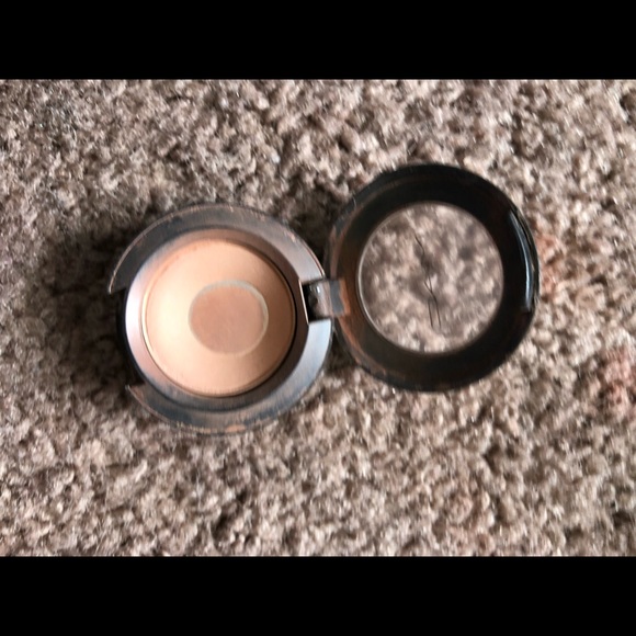 mac single shadow bundle! brownscript & soft brown - Picture 4 of 5